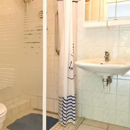 Kleine Reetgedeckte Doppelhaushaelfte In Idyllischer Lage *