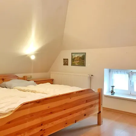 Feriehus Kleine Reetgedeckte Doppelhaushaelfte In Idyllischer Lage