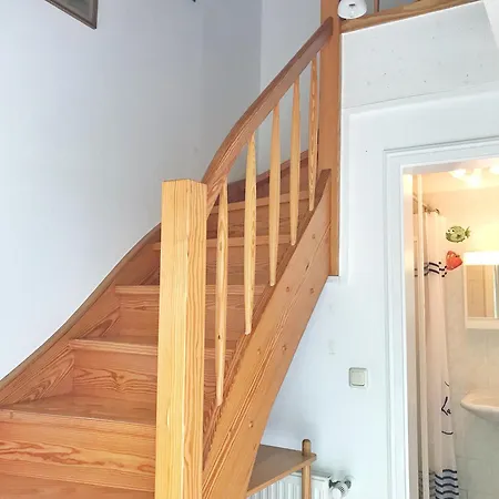 Feriehus Kleine Reetgedeckte Doppelhaushaelfte In Idyllischer Lage