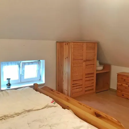 Kleine Reetgedeckte Doppelhaushaelfte In Idyllischer Lage Feriehus Nardevitz