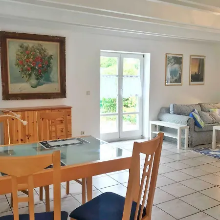 Kleine Reetgedeckte Doppelhaushaelfte In Idyllischer Lage Feriehus *