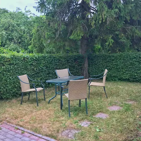 Kleine Reetgedeckte Doppelhaushaelfte In Idyllischer Lage Nardevitz